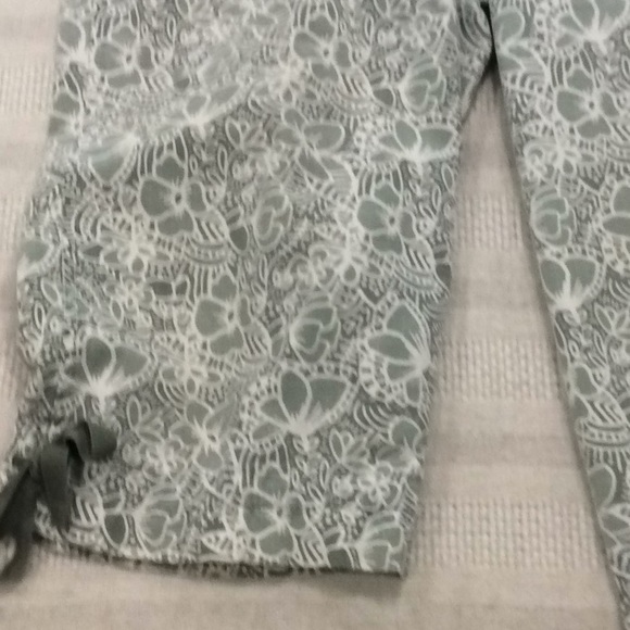 Bundle of 3 capris Size12 - Picture 3 of 12